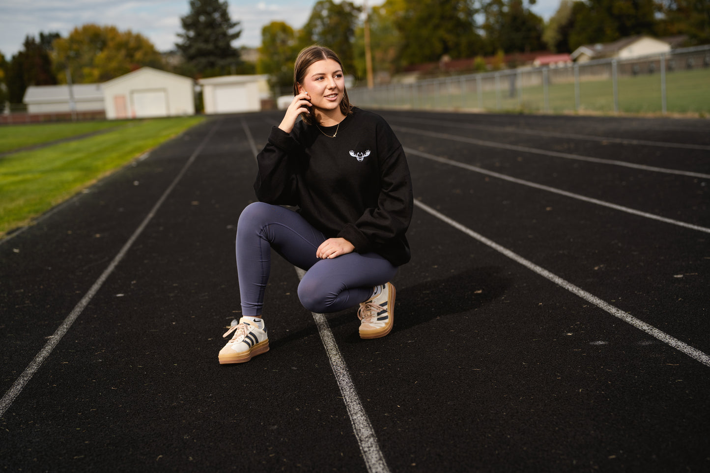 Women's Embroidered Crew Neck Sweatshirt